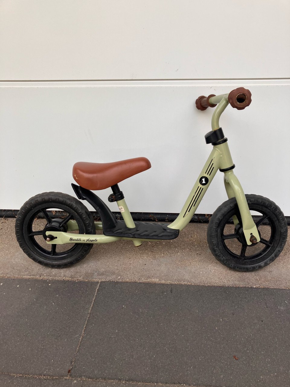 Stoere groene loopfiets