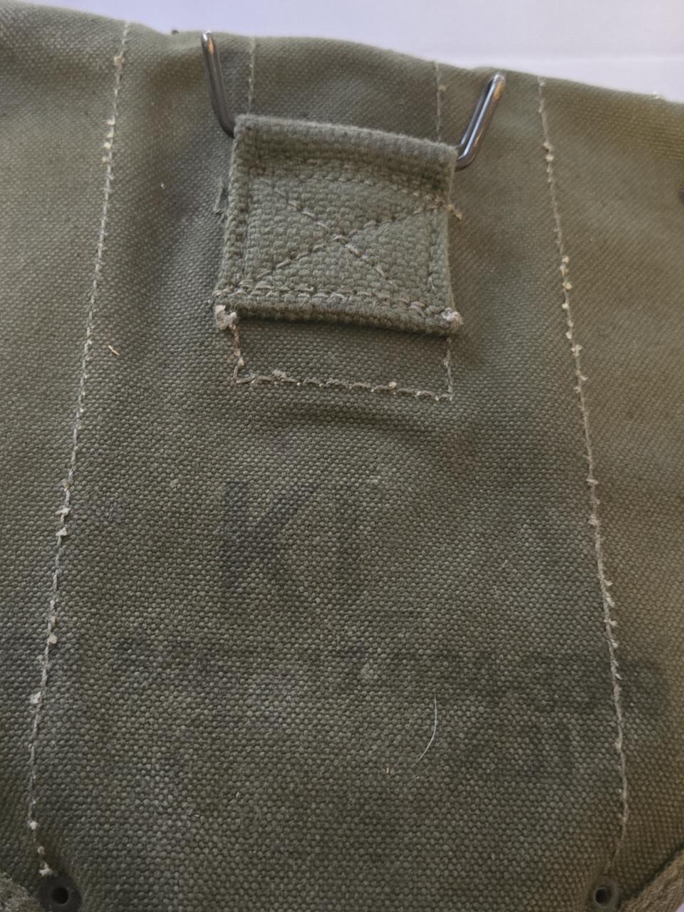 Militaire klapschop (pioniersschep) met een foudraal (draagtas). 1944.