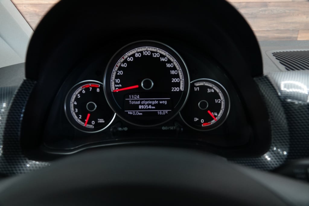 Volkswagen UP! 1.0 bmt move up! | cruise | bluetooth | airco |