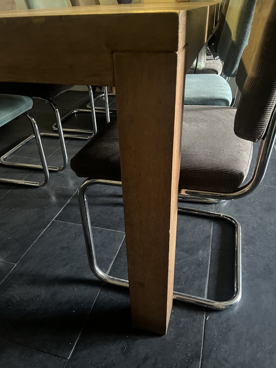 TEAB Grote tafel met 8 stoelen