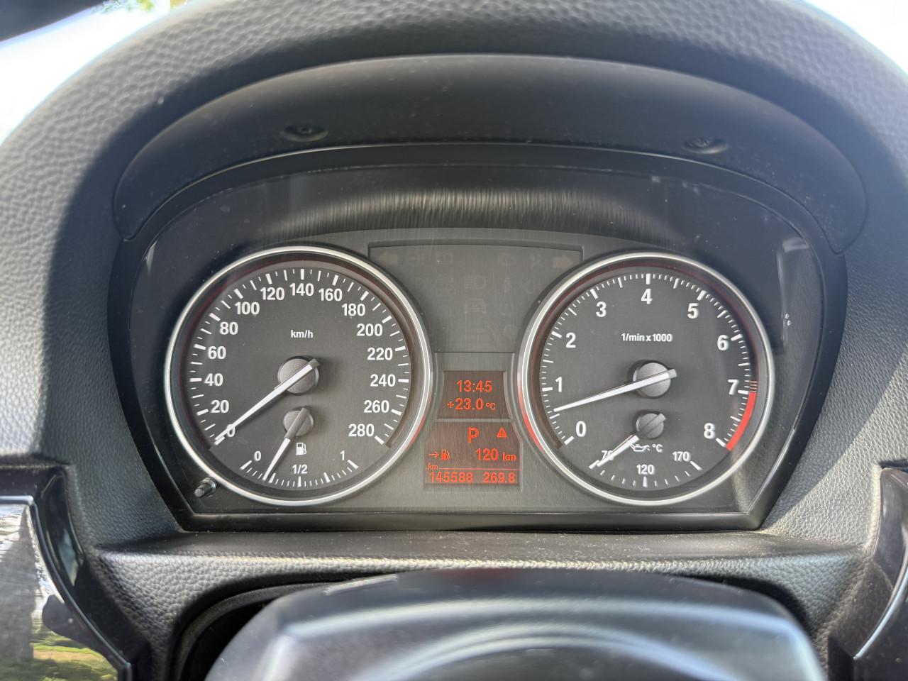 BMW 325i Cabrio (E93) Automaat | 145.000 km | Nieuwe APK | Trekhaak