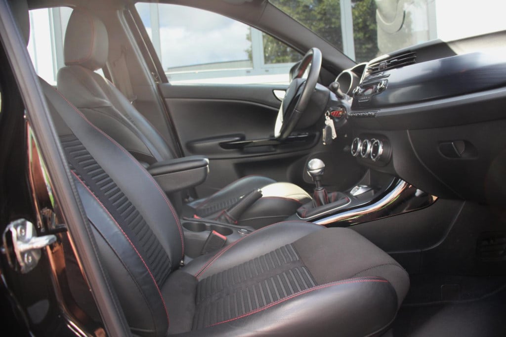 Alfa Romeo Giulietta 1.4 t turbo turismo - leder - cruise - clima - stoel v