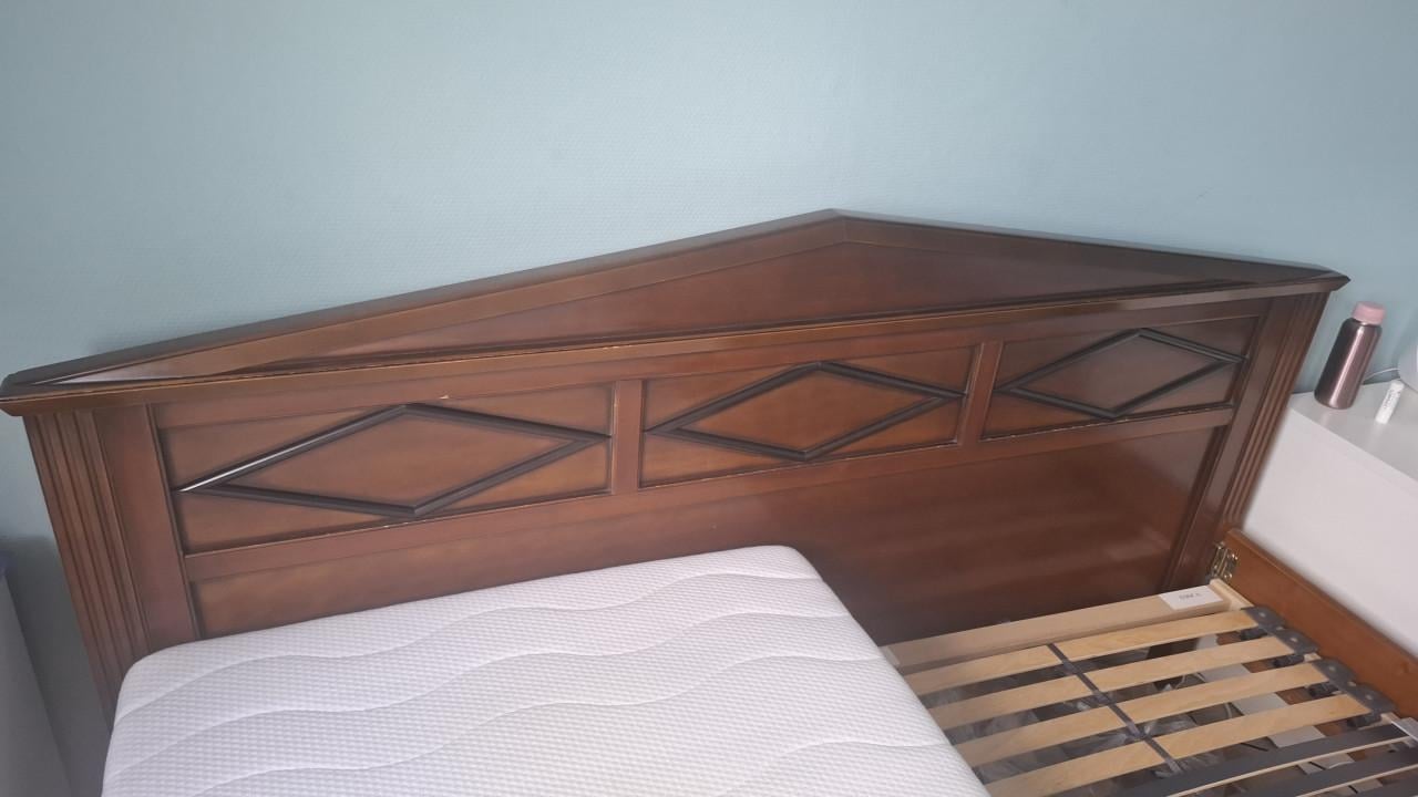 Tweepersoons bed met lattenbodems 160x200