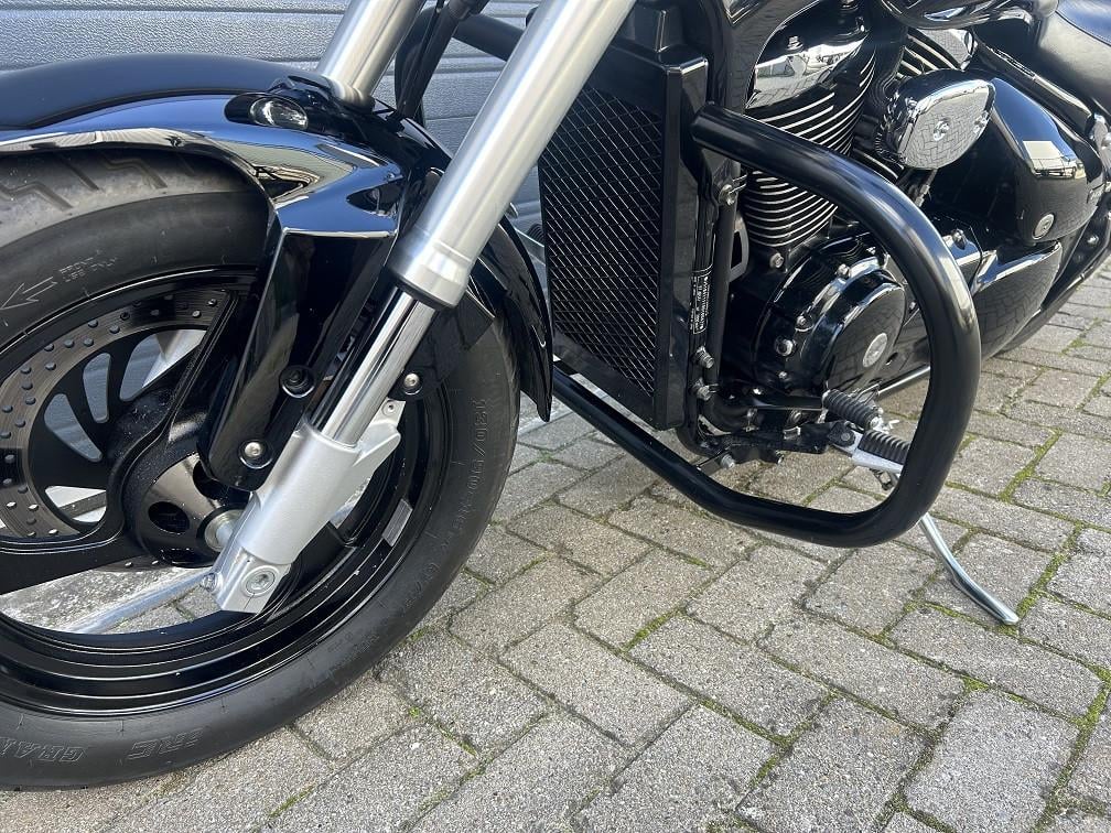 Suzuki M800 Intruder uit 2005 met 23dkm, windscherm/valbeugel etc €4500,-