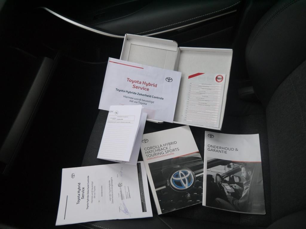 Toyota Corolla 1.8 hybrid dynamic|rijklaar