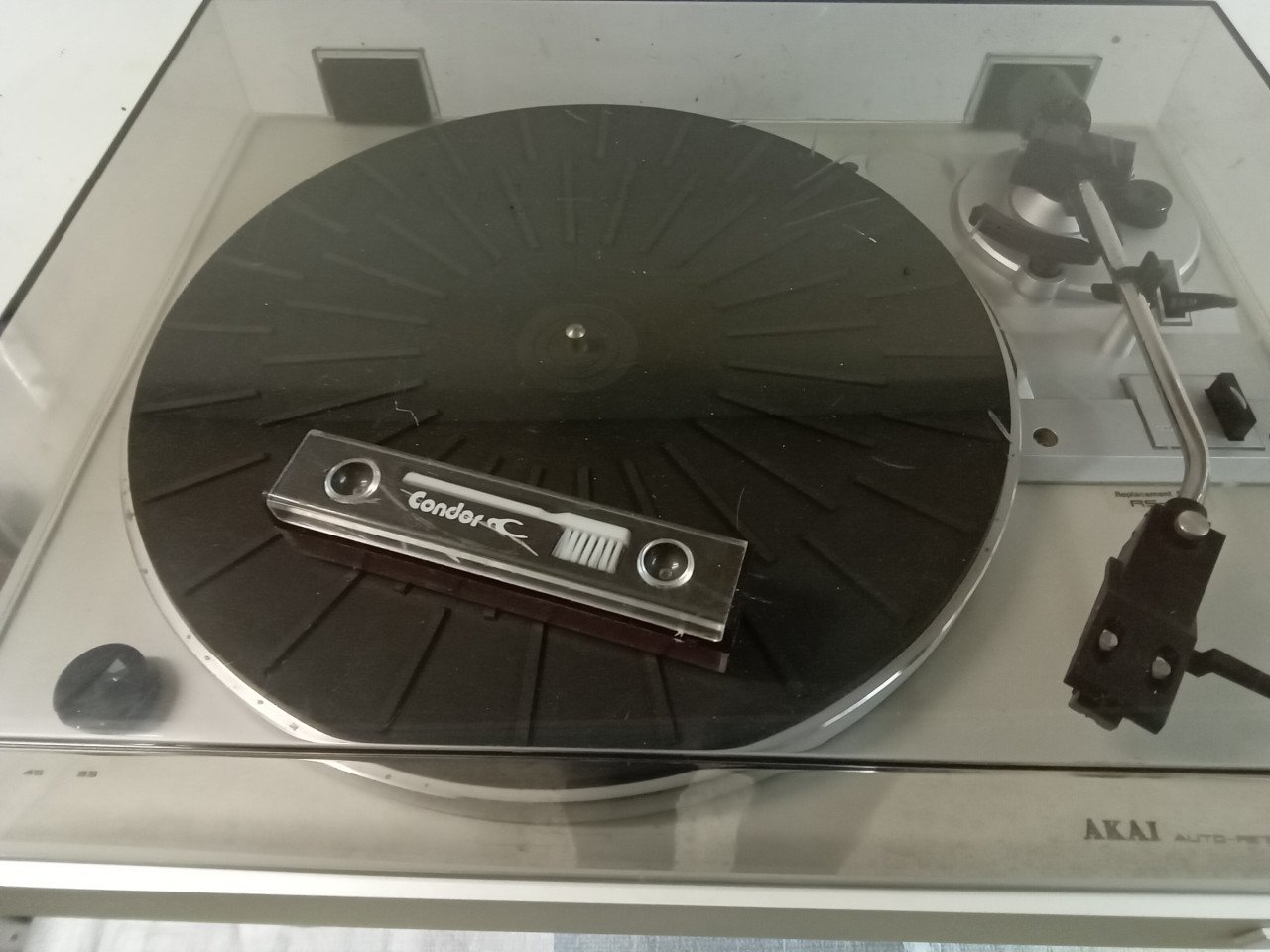 Teac Versterker met akai platen speler