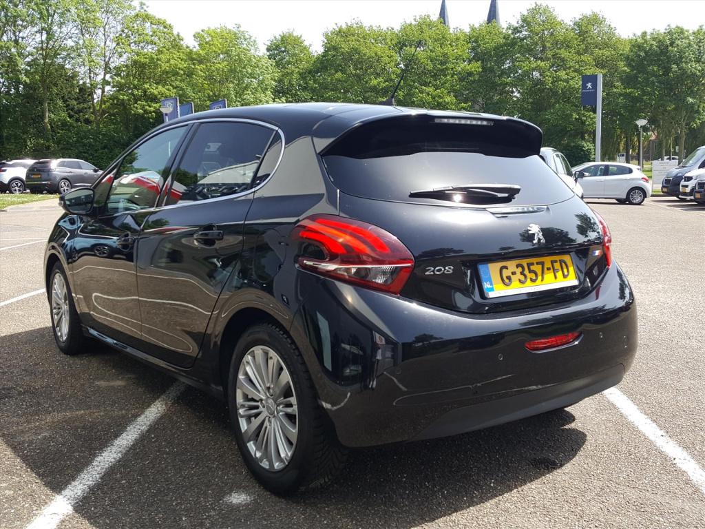 Peugeot 208 blue l. allure 1.5 bluehdi-100pk apple carplay & android auto |
