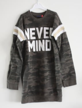 Lage trui-jurk leger print en witte lettrs  maat 140-146