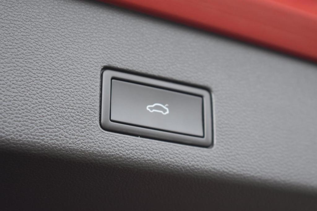 Volkswagen Golf variant 1.5 etsi r-line | maxton | iq-light | panoramadak |