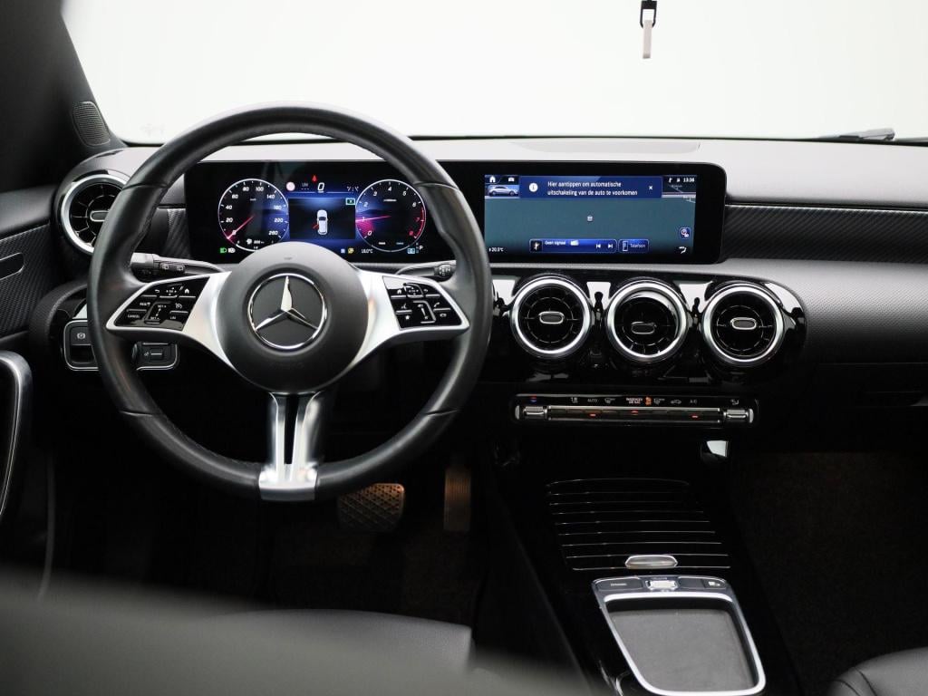 Mercedes-Benz A-Klasse 180 business line | automaat | panorama dak | leder 