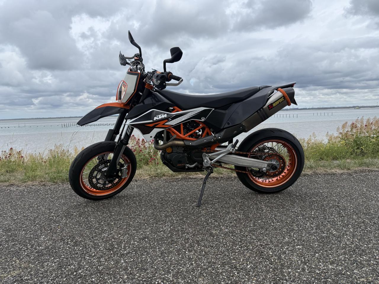 KTM 690 SMC R | 2013 | 23.587 km | Akrapovič | Zeer nette staat