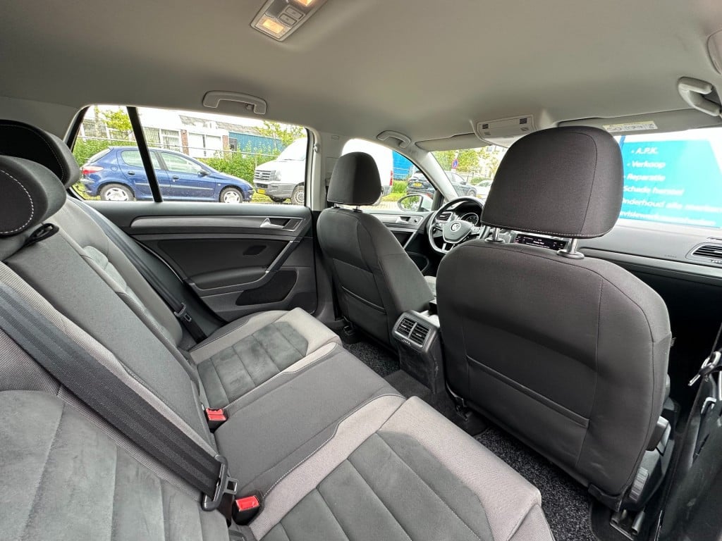 Volkswagen Golf 1.5 tsi comfortline business dsg pdc navi carplay