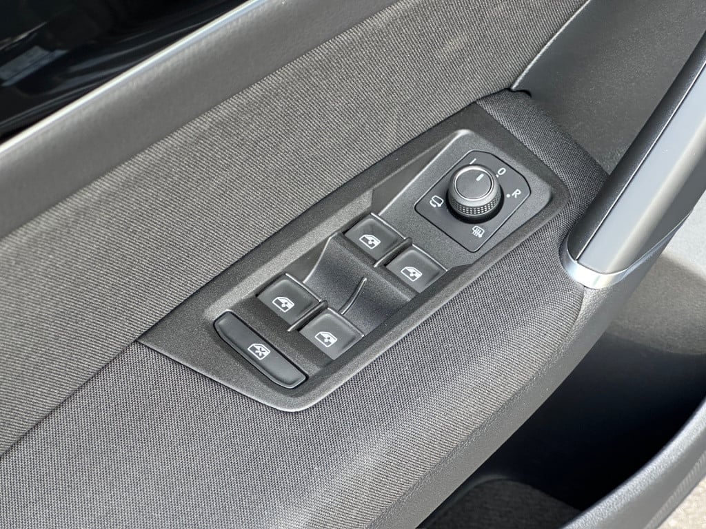 Volkswagen Touran 1.5 tsi 150pk dsg r-line highline | led | trekhaak | dode