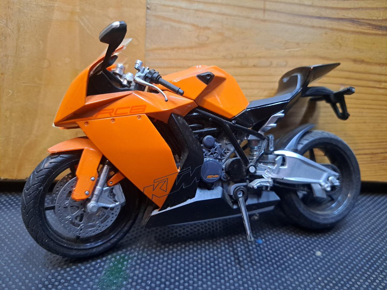 KTM RC 8  modelbouw