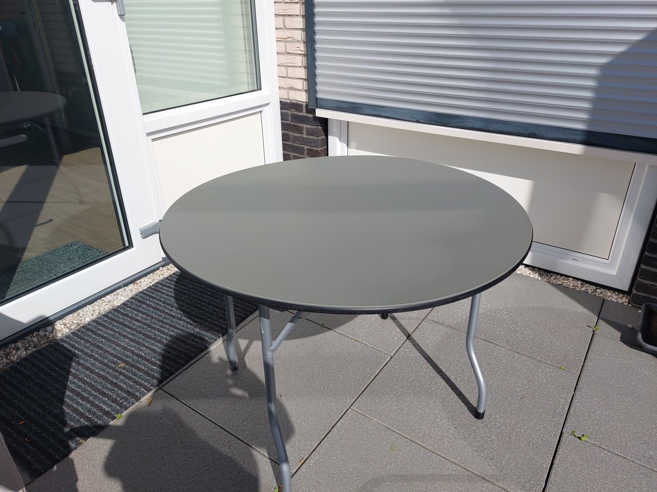 Tuinstoelen en inklapbare ronde tafel