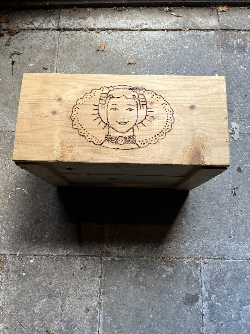 Houten krat Zeeuws meisje
