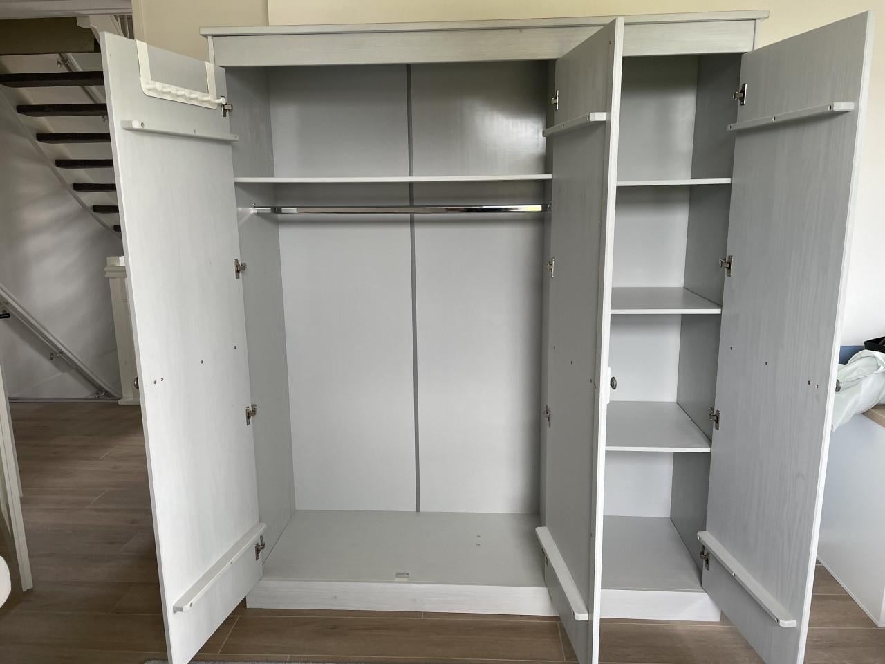 Grote kledingkast te koop 200x166x54