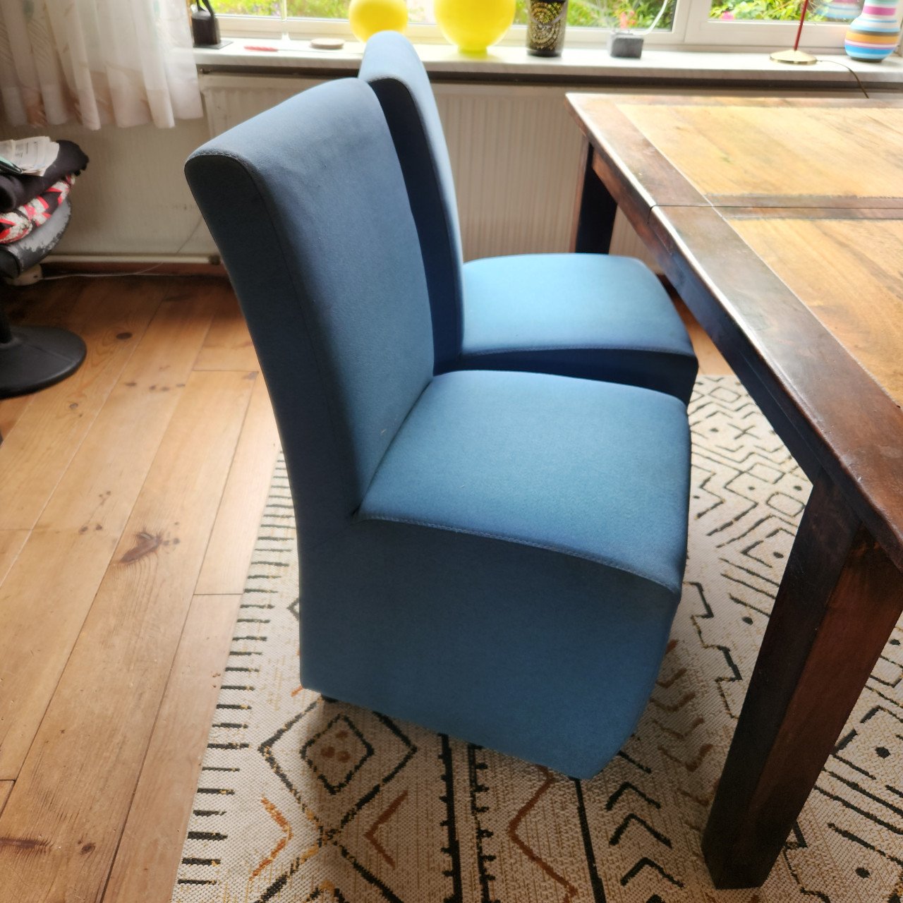 Koloniale 6 persoons uitschuifbare Eettafel t/m 8 personen met 4 stoelen