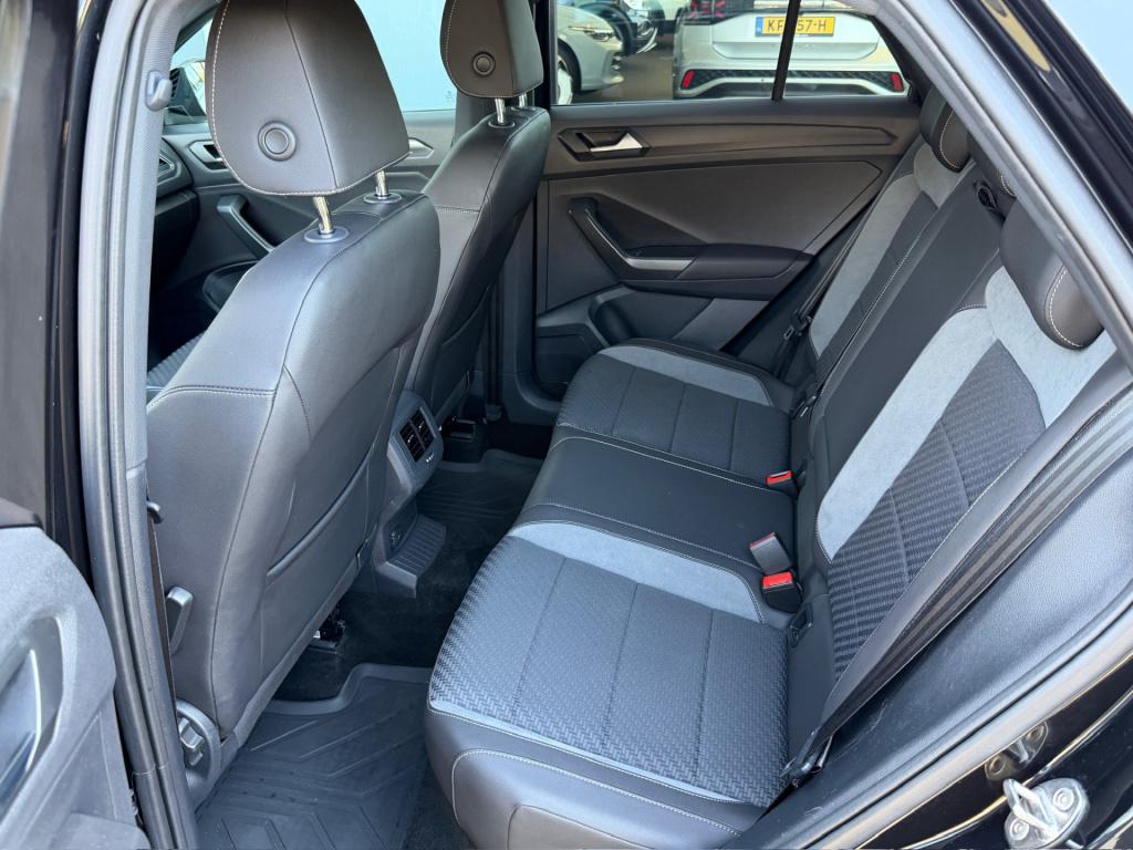 Volkswagen T-roc 1.5 tsi 150pk dsg 2x r-line | virtual | camera | dode hoek