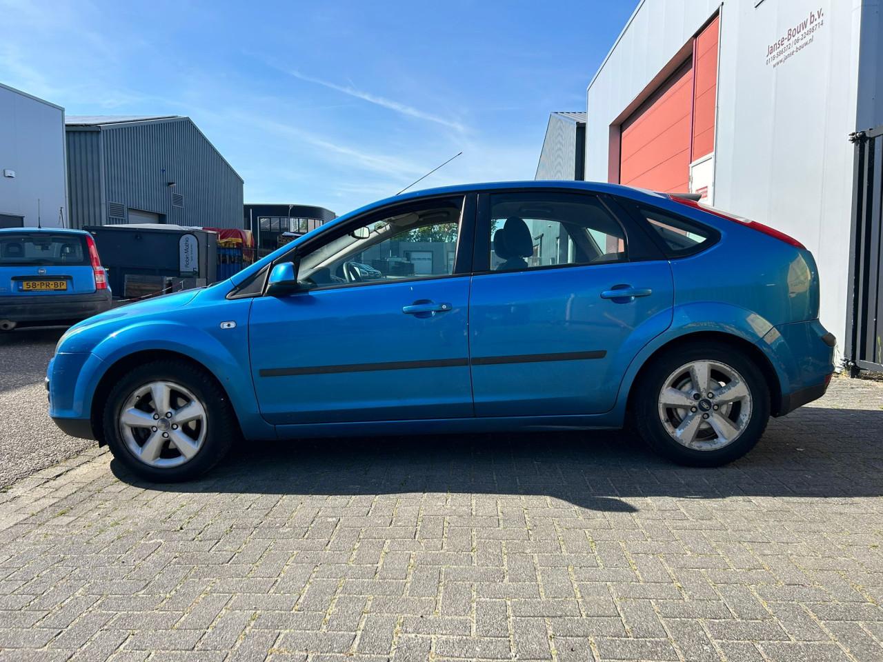 Ford Focus 1.6-16V First Edition €799 Carplay