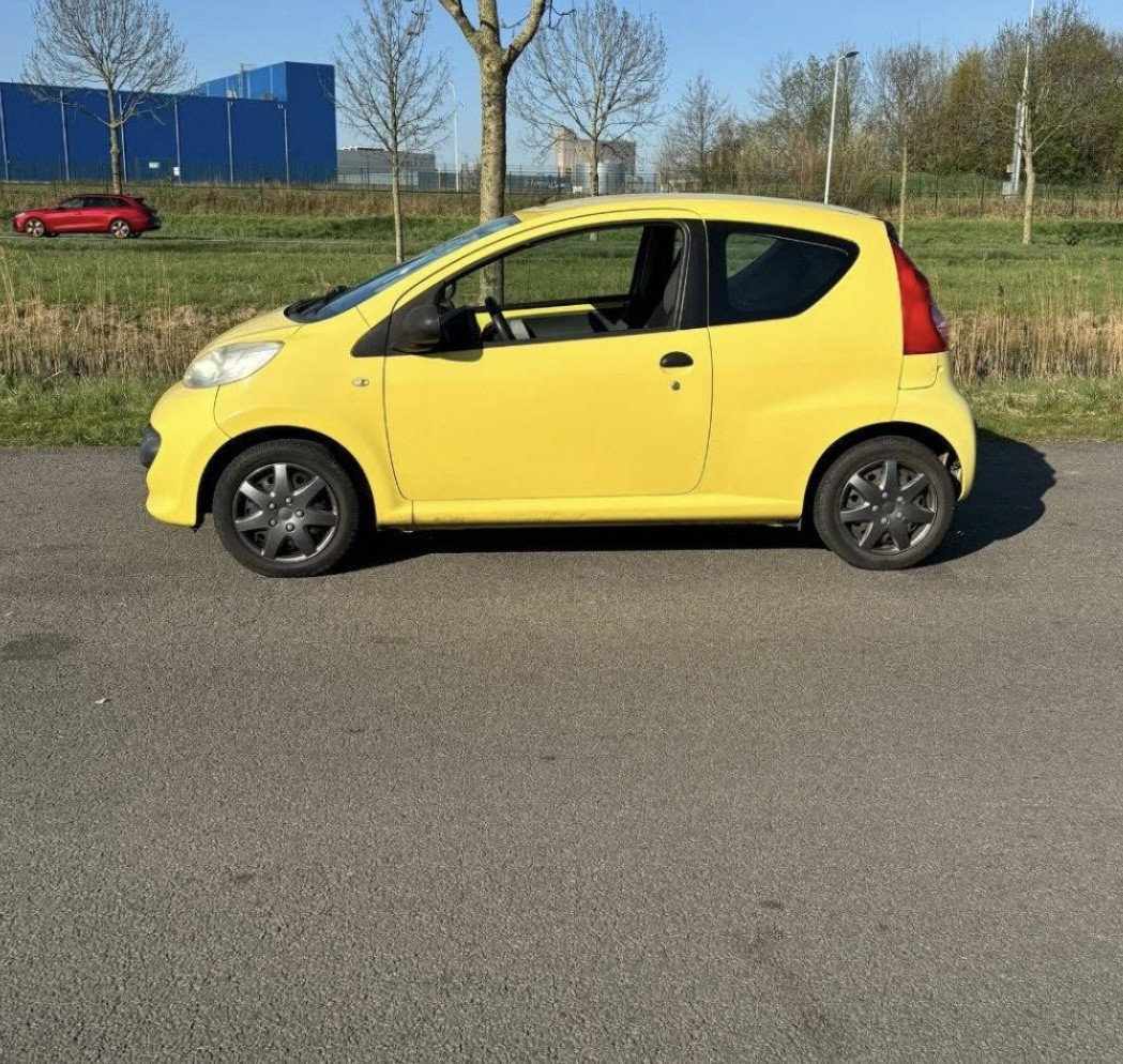 Peugeot 107 met een voljaar apk!