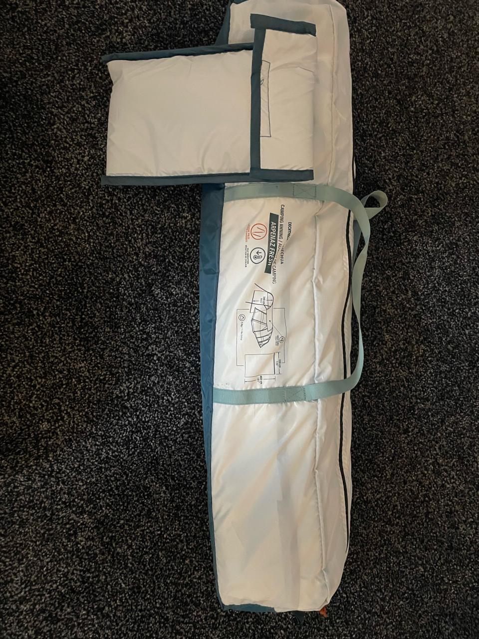 Div. camping spullen tegen leuk bod!