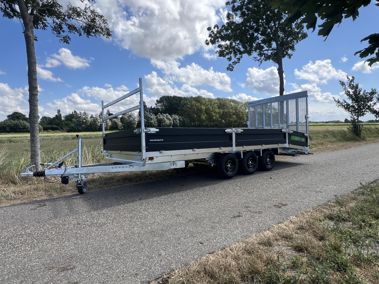 Beaver trailer 550x220