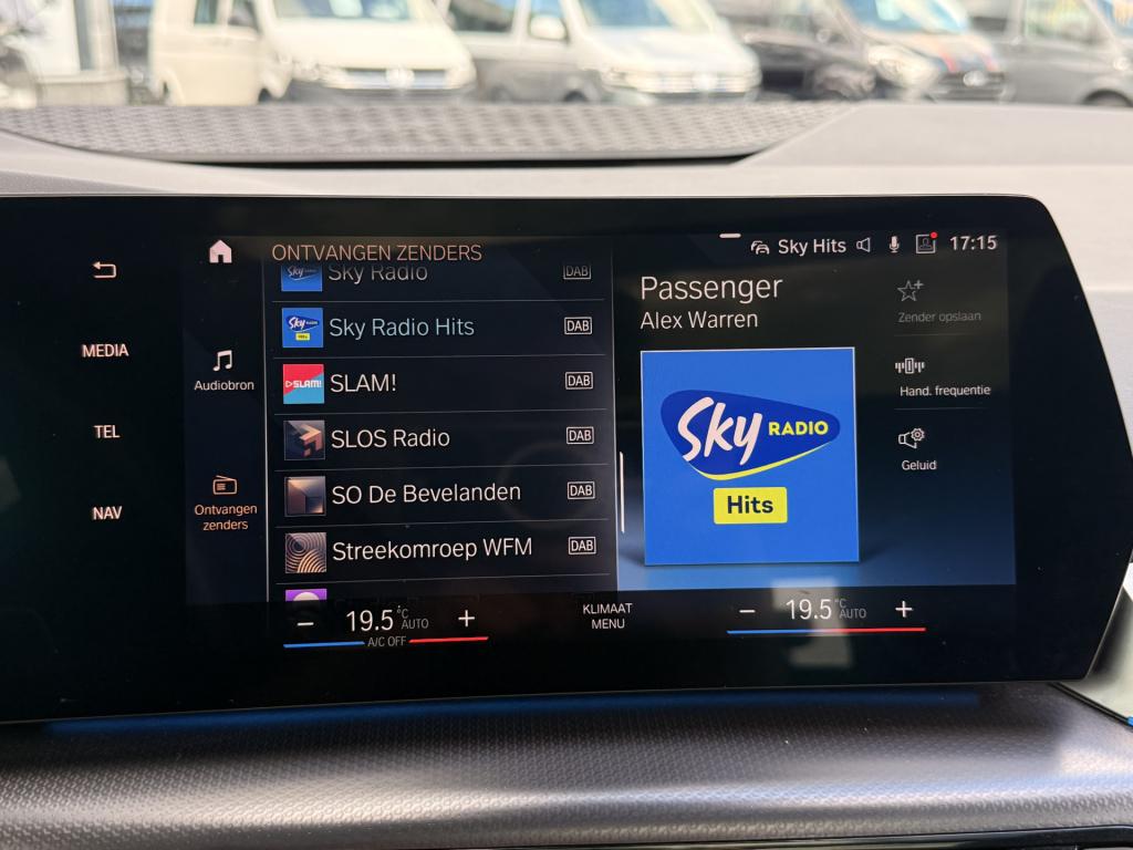 BMW 2-serie active tourer 220i m-sport | pano | cruise | lane assist | hud 