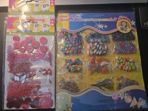 Knutsel collectie" kralen en pailletten voor maken van sieraden. Nieuw .