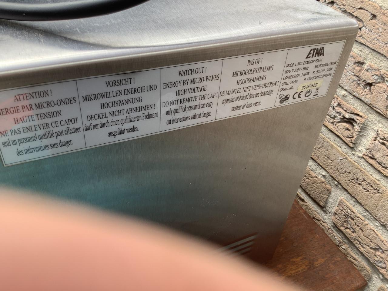 Vrijstaande Combi-Magnetron Etna 900W, gebruikt. In goede staat.