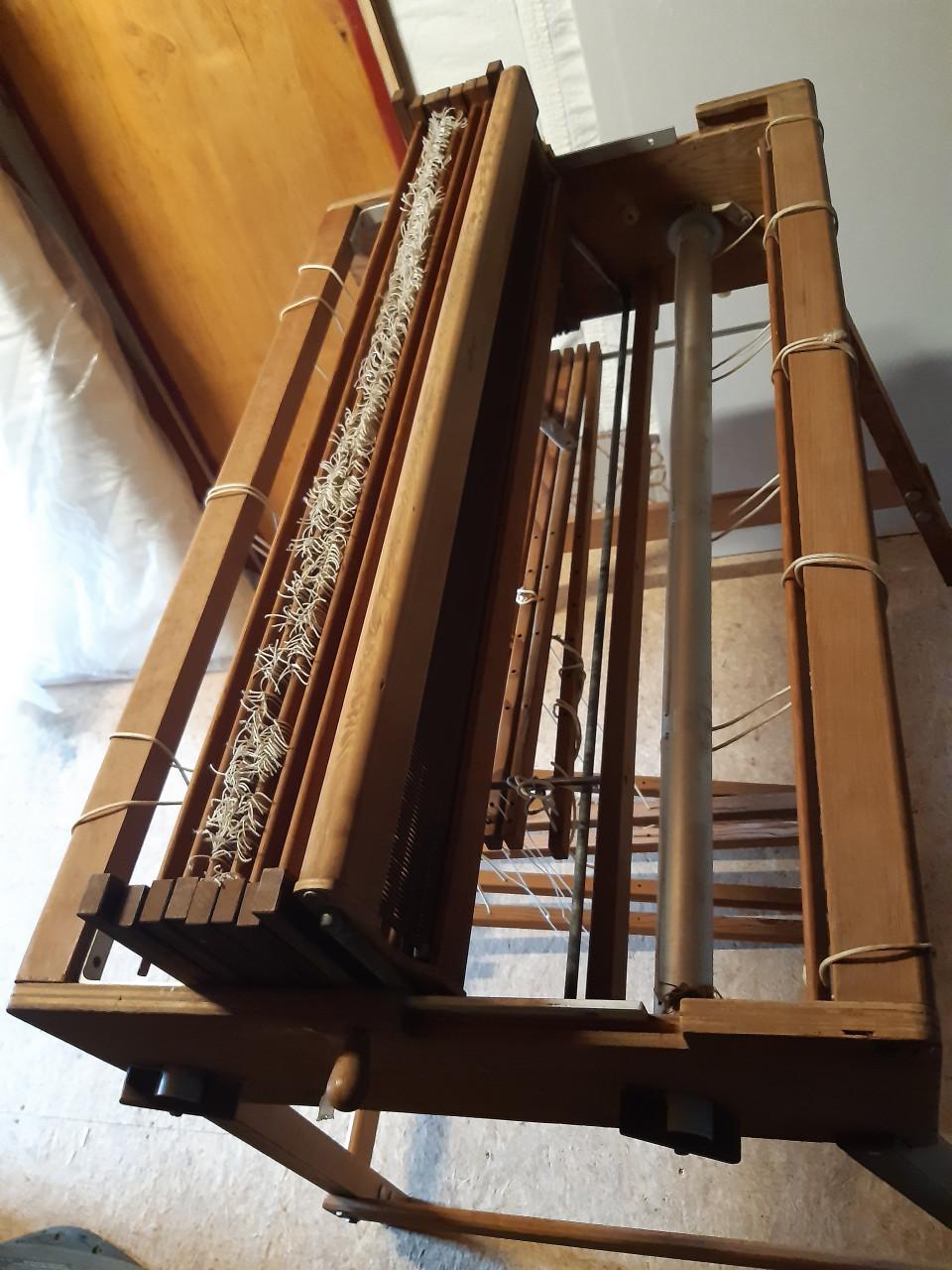 Weefgetouw 90 cm breed met 6 schachten en 6 trappers, trapweefgetouw