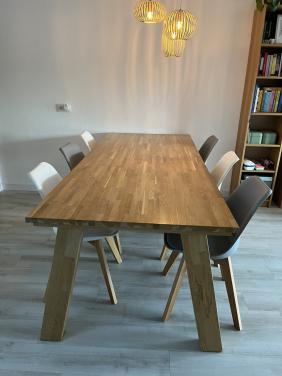Eikenhouten eettafel + stoelen