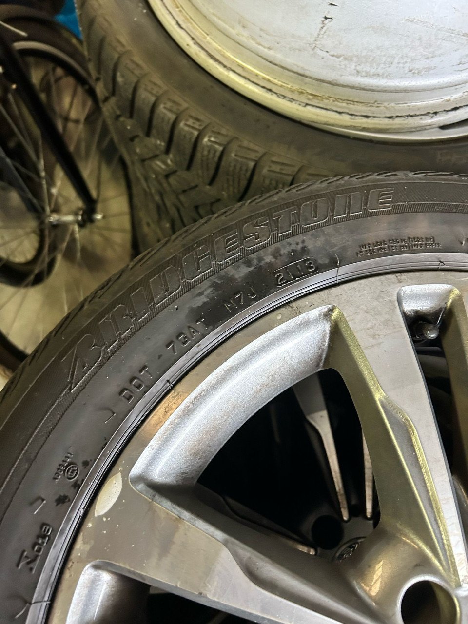 MERCEDES E-KLASSE AVANTAGRDE VELGEN - BRIDGESTONE TURANZA