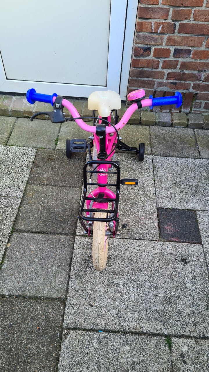Mooi meisjes fitsje Lokie met help wieletjes 12 inch