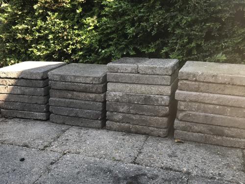 Stoeptegels 30x30, ruim 30 m2, gratis