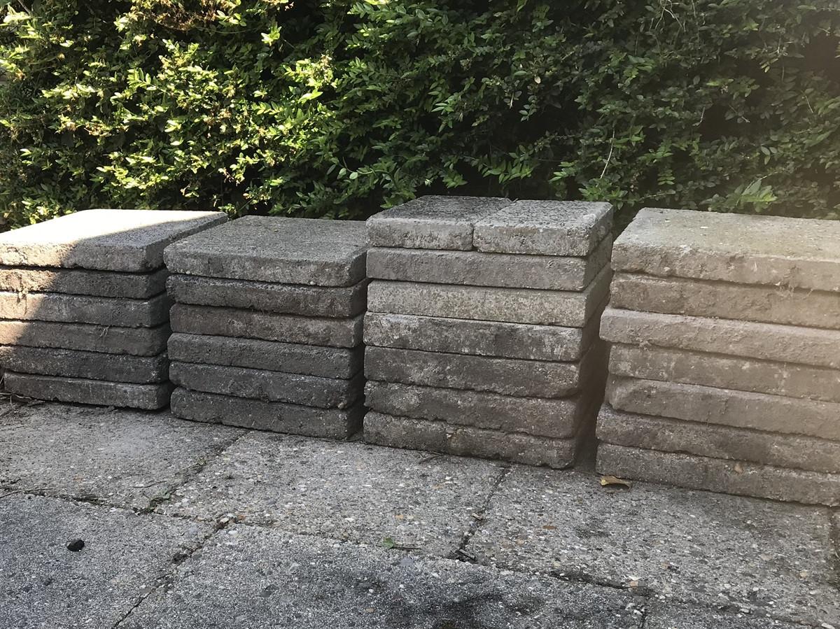 Stoeptegels 30x30, ruim 30 m2, gratis