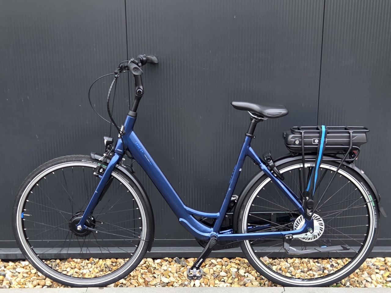 Sportieve Giant Ease-E+ 2  400Wh met lage instap 56cm