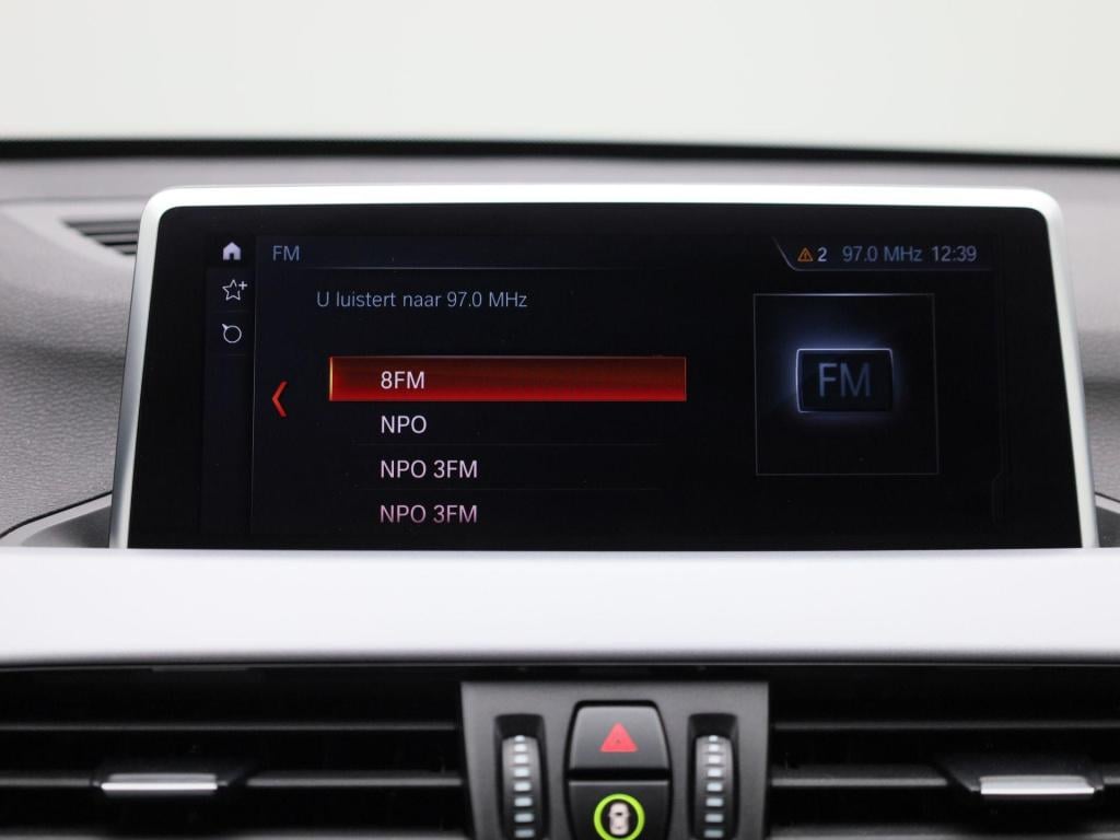 BMW X1 sdrive18i business edition plus | automaat | lmv | trekhaak | parkee