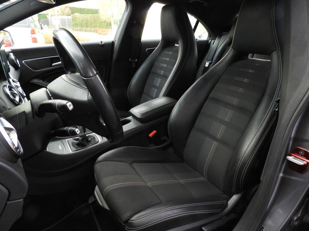 Mercedes-Benz Cla 180 blue efficiency prestige