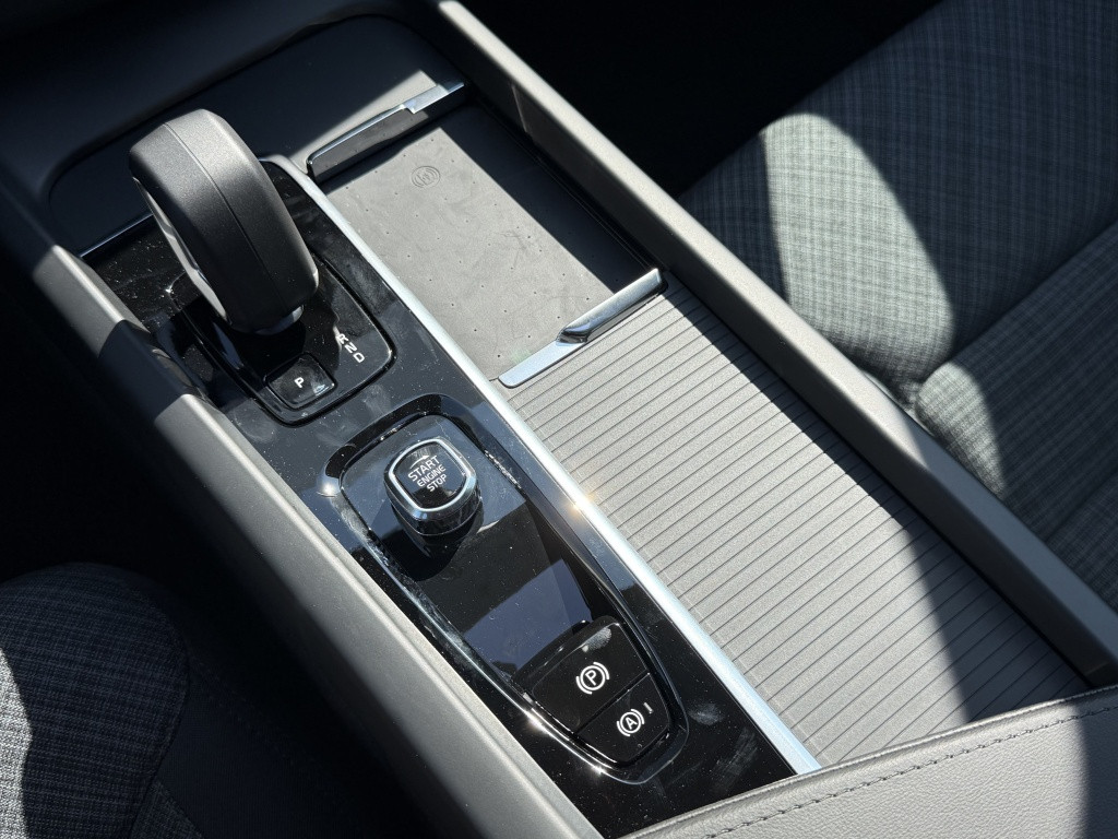 Volvo XC60 t6 awd gt essential driver assist