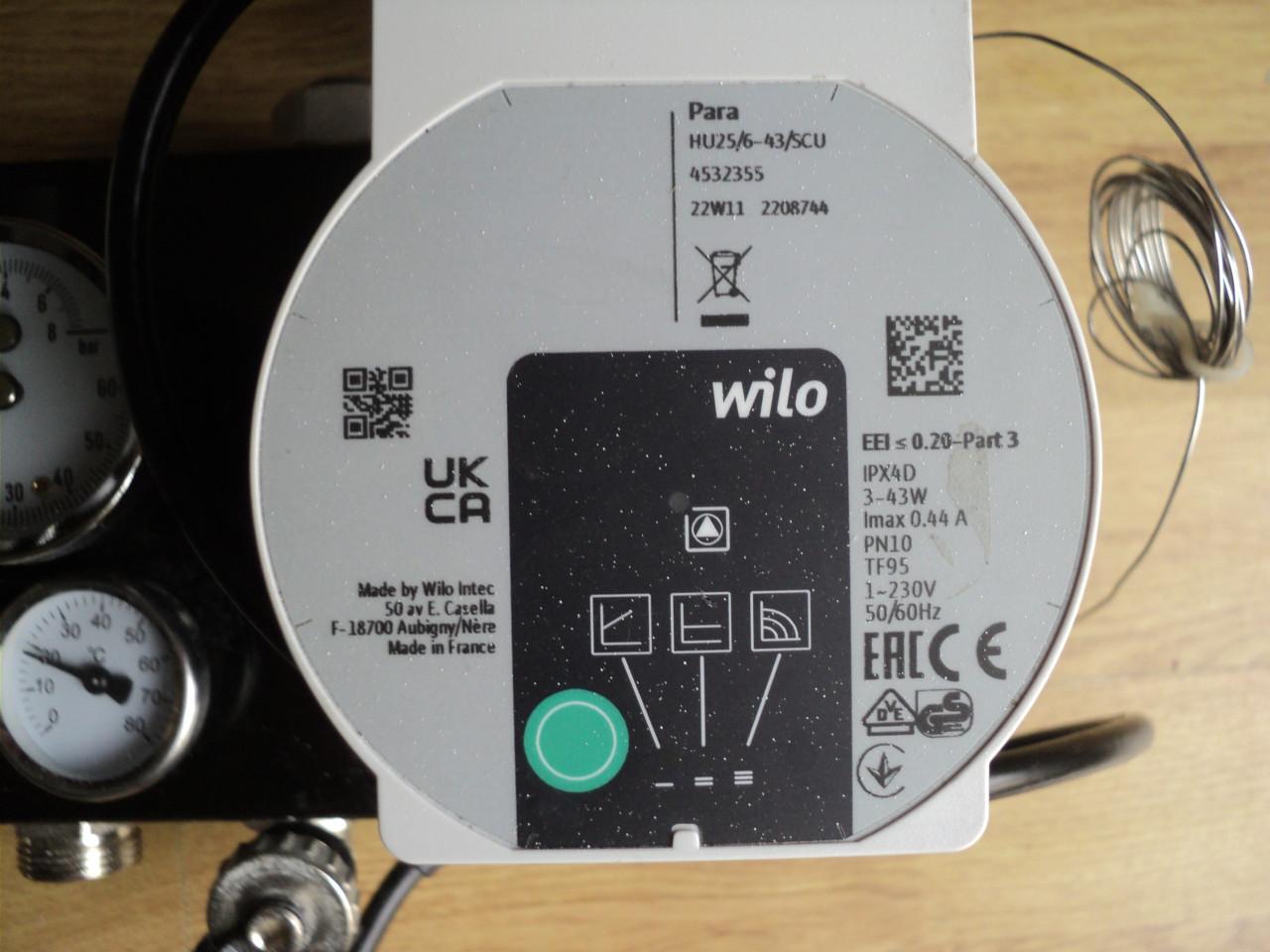 Zo goed als nieuwe 4 groep verdeler vloerverwarming WILO pomp