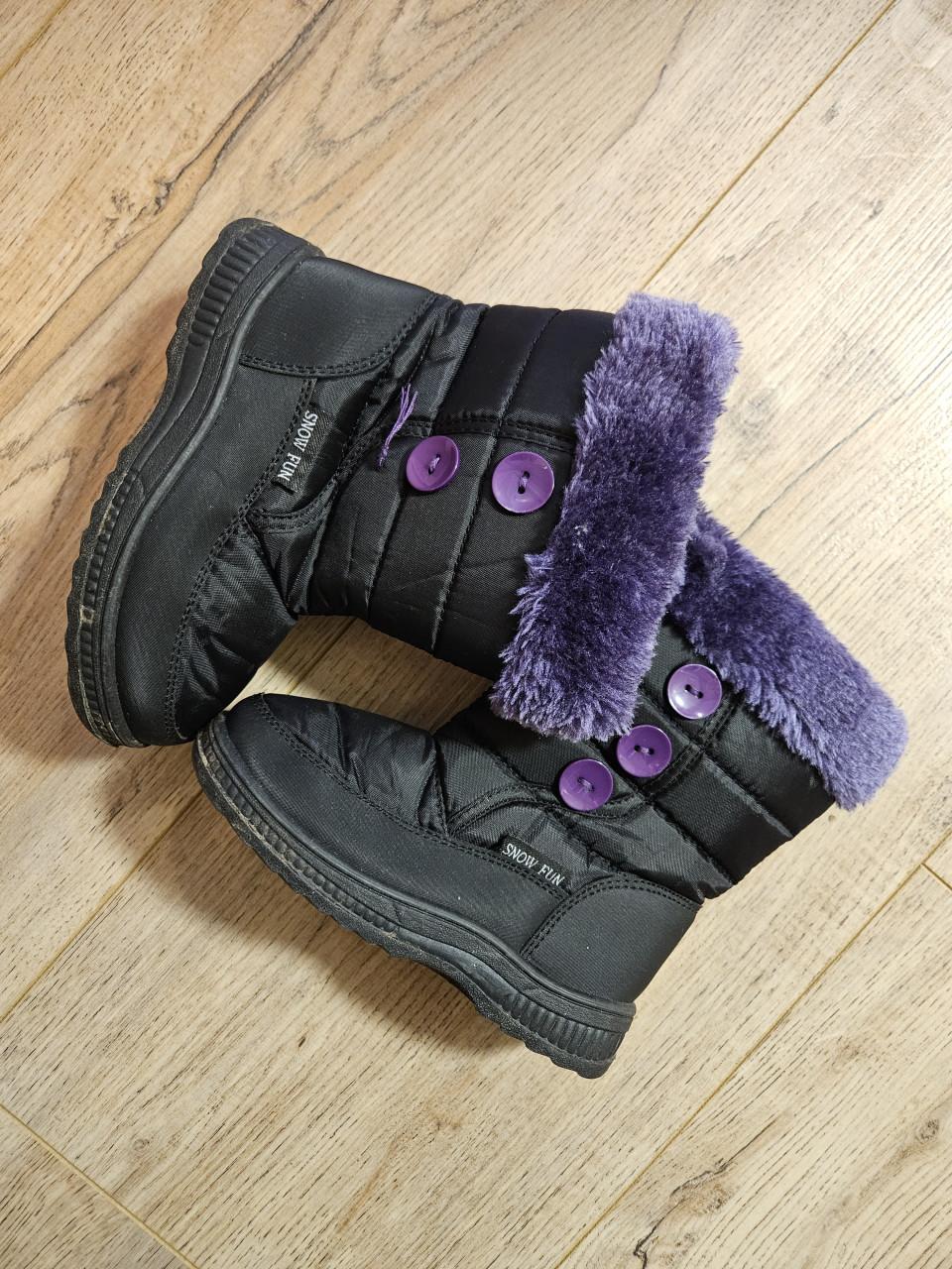 Snow boots