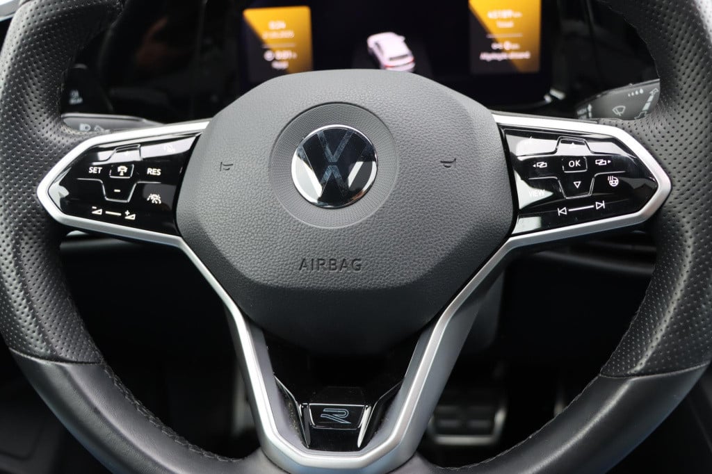 Volkswagen Golf 1.5 etsi r-line