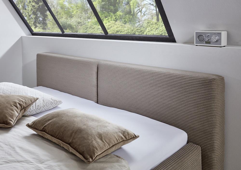 Gestoffeerd bed Claudia en Valerie. Nieuw bij Netbed