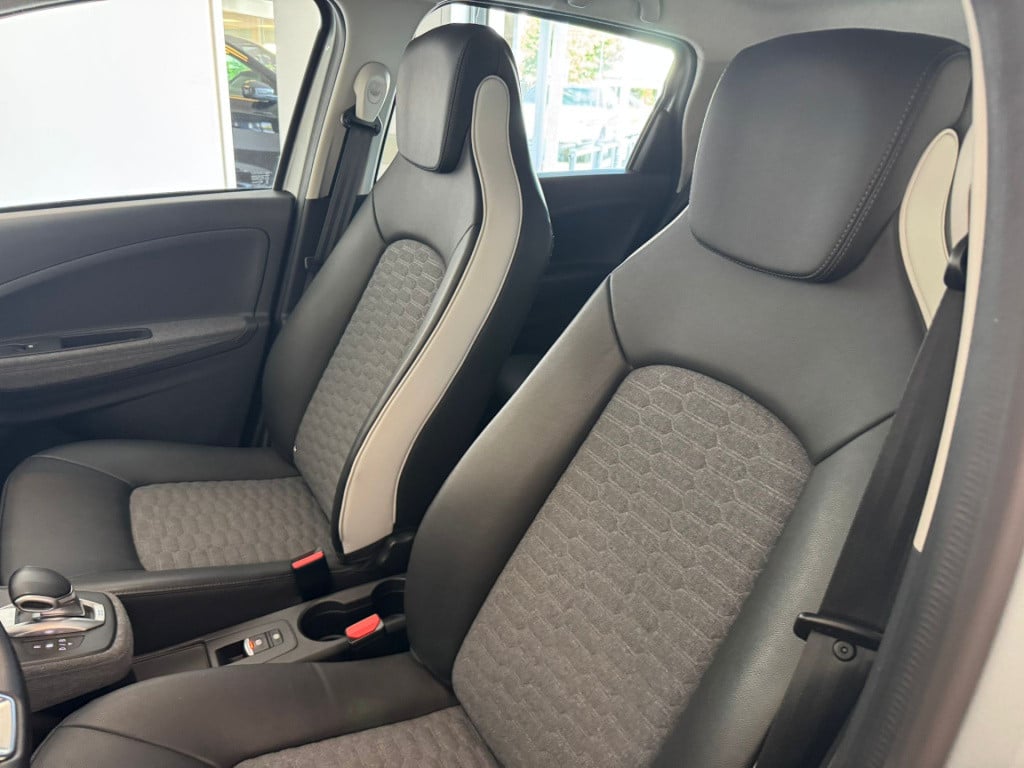 Renault Zoe r135 intens 52 kwh (koopaccu / ccs)