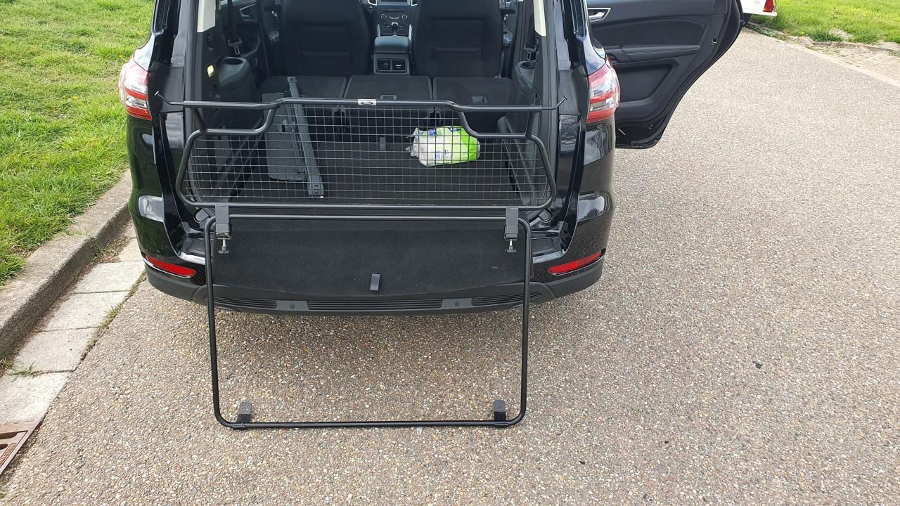 Hondenrek voor in een auto