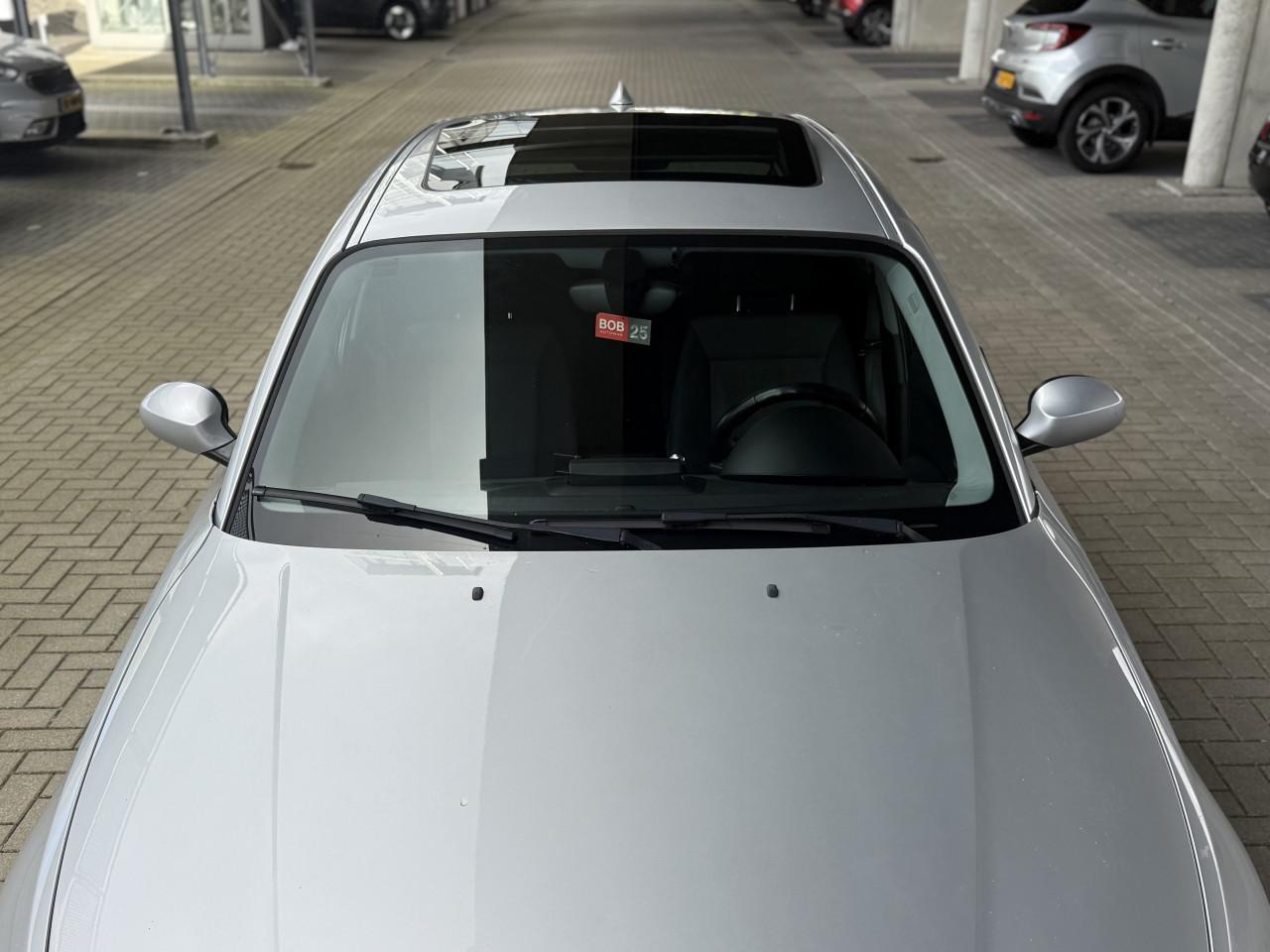 Bmw 1serie 116i zilver 5deurs pano fulloption (High-Executive)