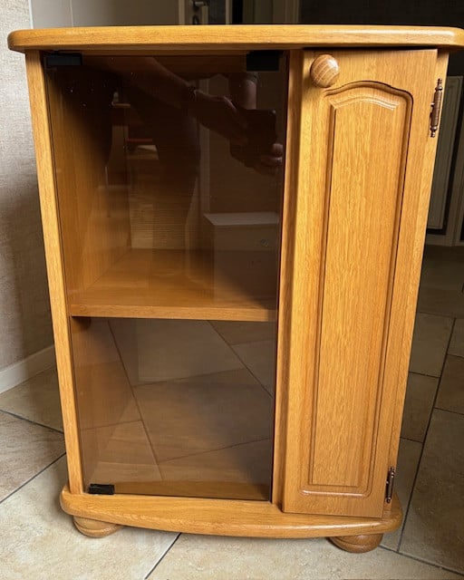 Eikenhouten kastje - radio/TV meubel