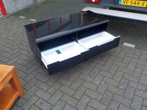 Glanzende zwarte t.v. meubel met 2 laden in zeer goede staat