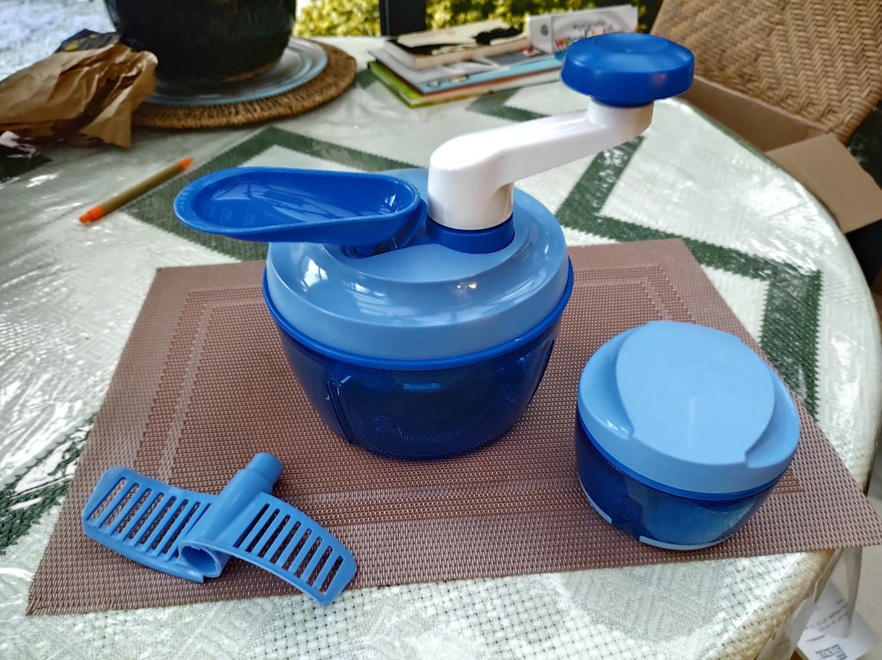 Tupperware Quick Chief of hakmolen,  inclusief Kleine handmolen.